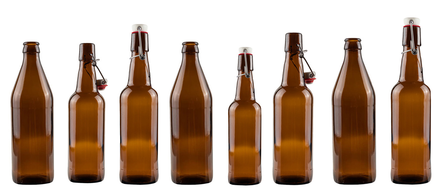 Flaschen in verschiedenen Größen und Formen zum Abfüllen von Bier